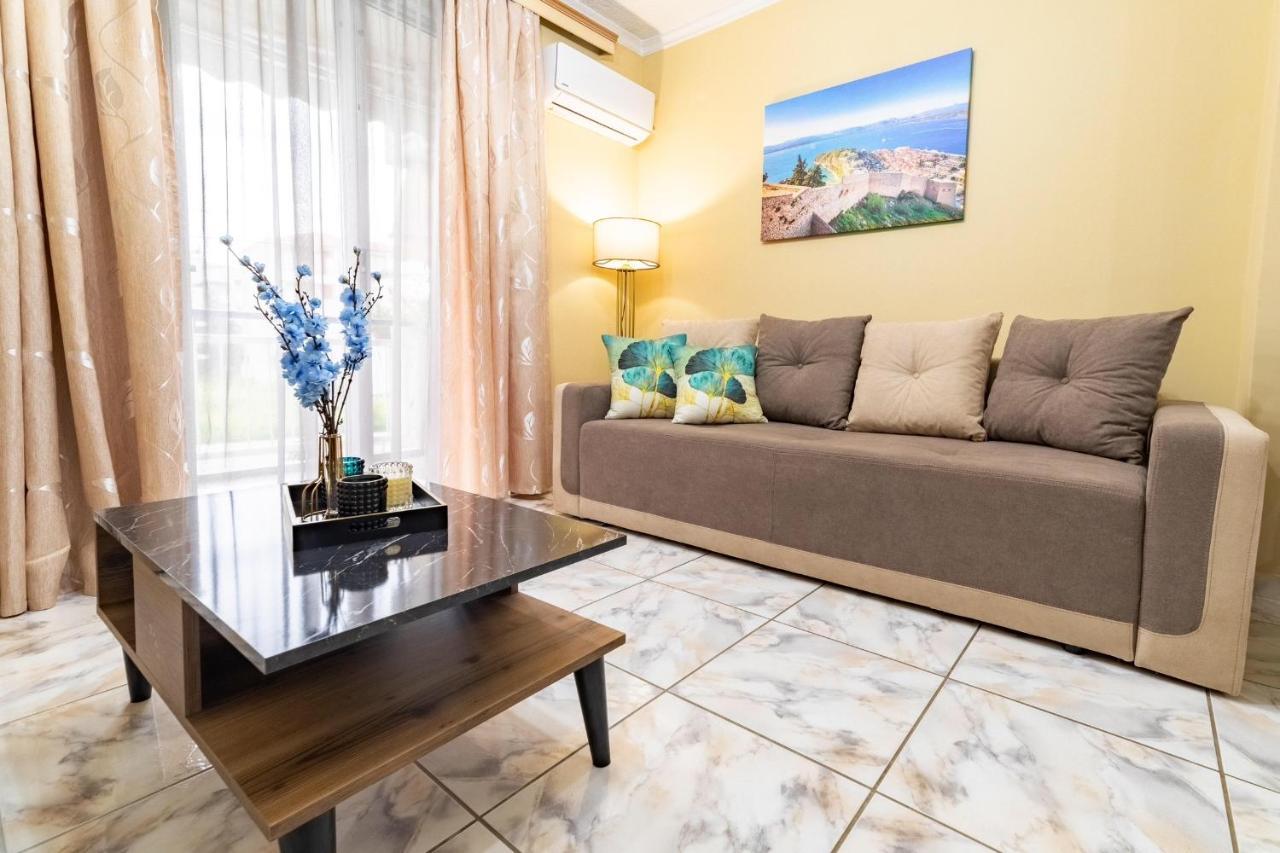 Johnny'S Three Bedroom Apartment Nafplio Bagian luar foto